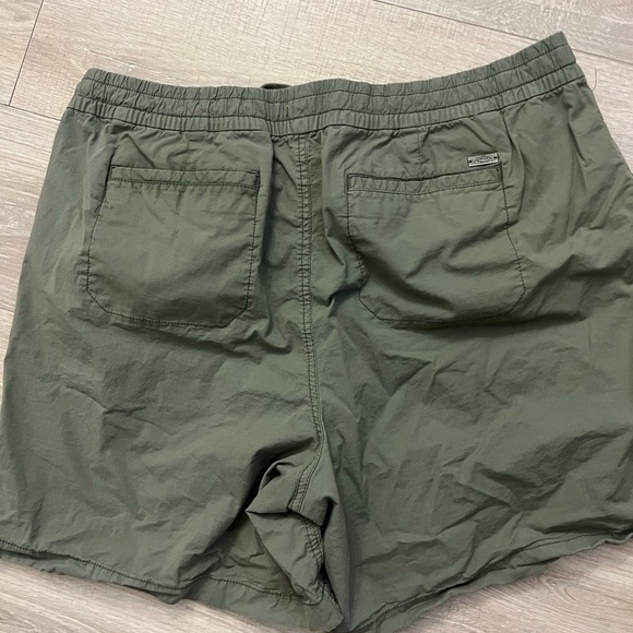 LL Bean Dock Shorts - Picture 2 of 4
